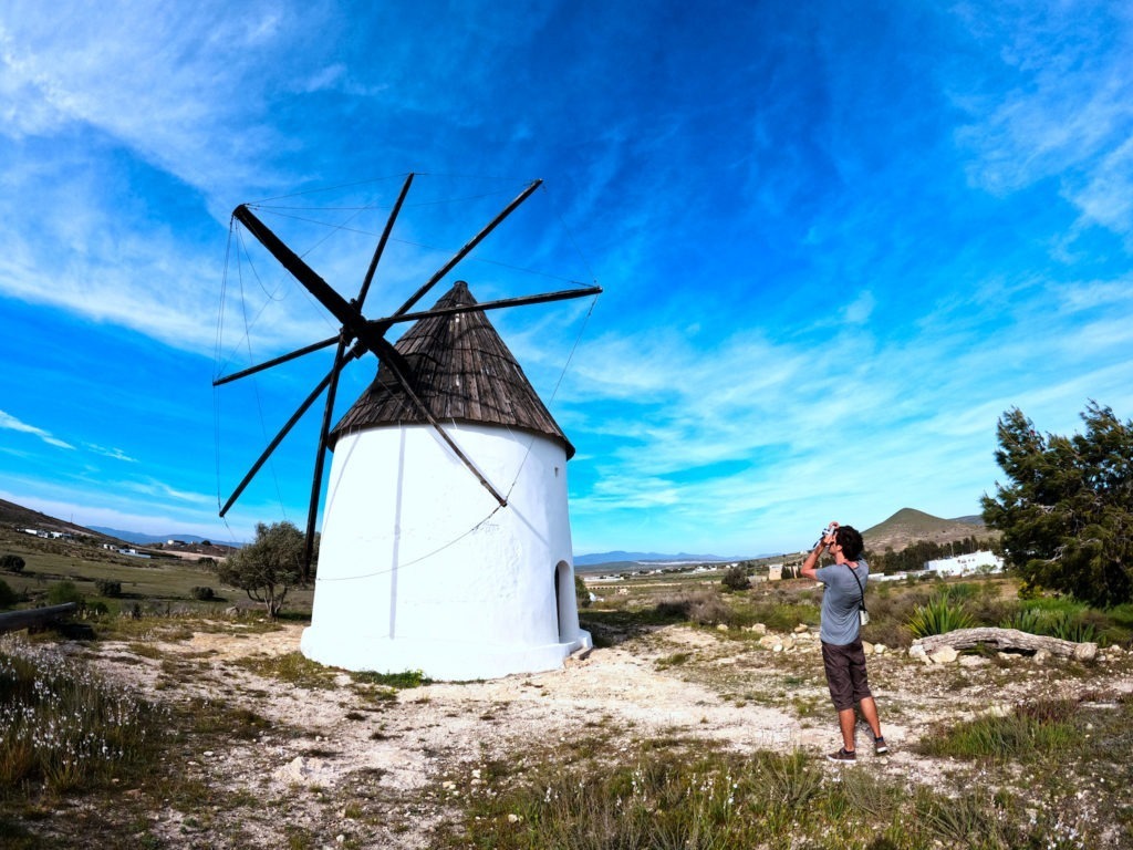 Windmühle im Nationalpark Cabo de Gata Níjar, Andalusien