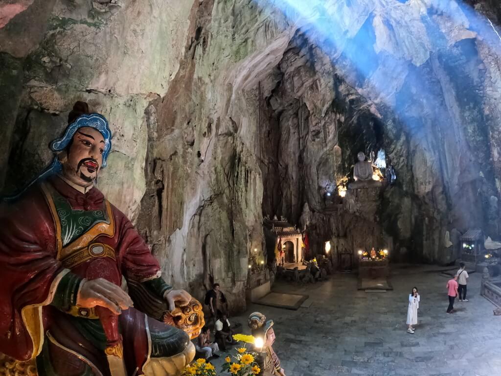 Huyen-Khong-Höhle auf dem Wasserberg