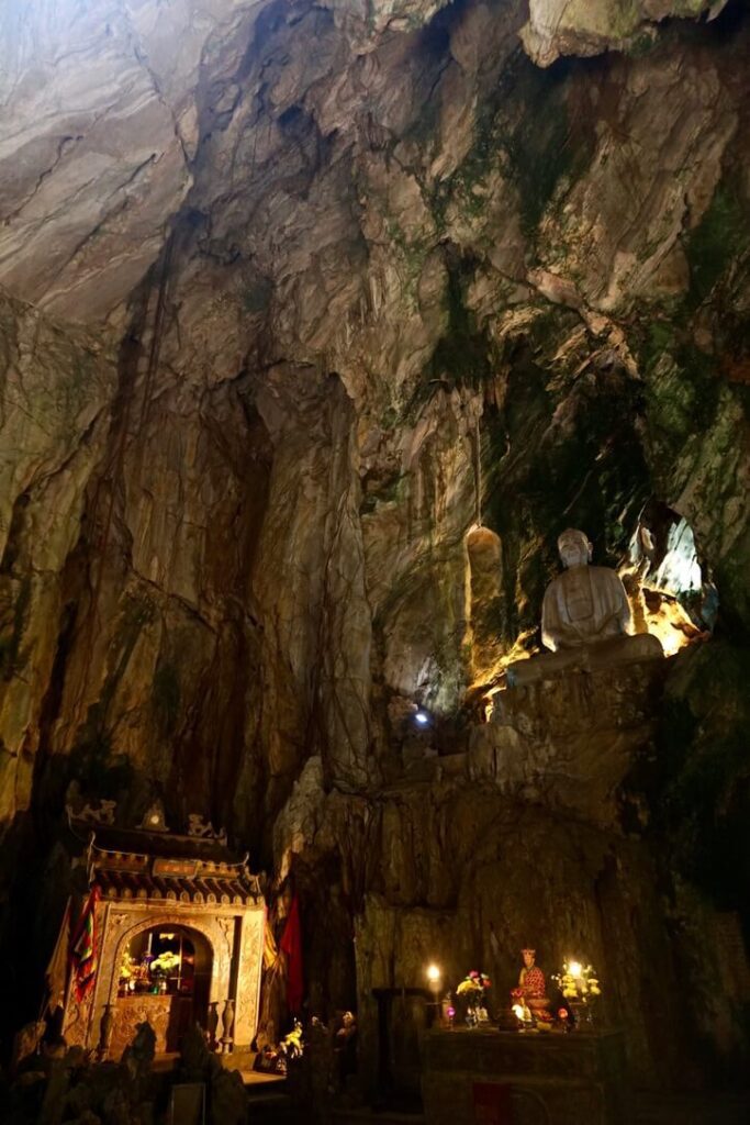Huyen-Khong-Höhle auf dem Wasserberg