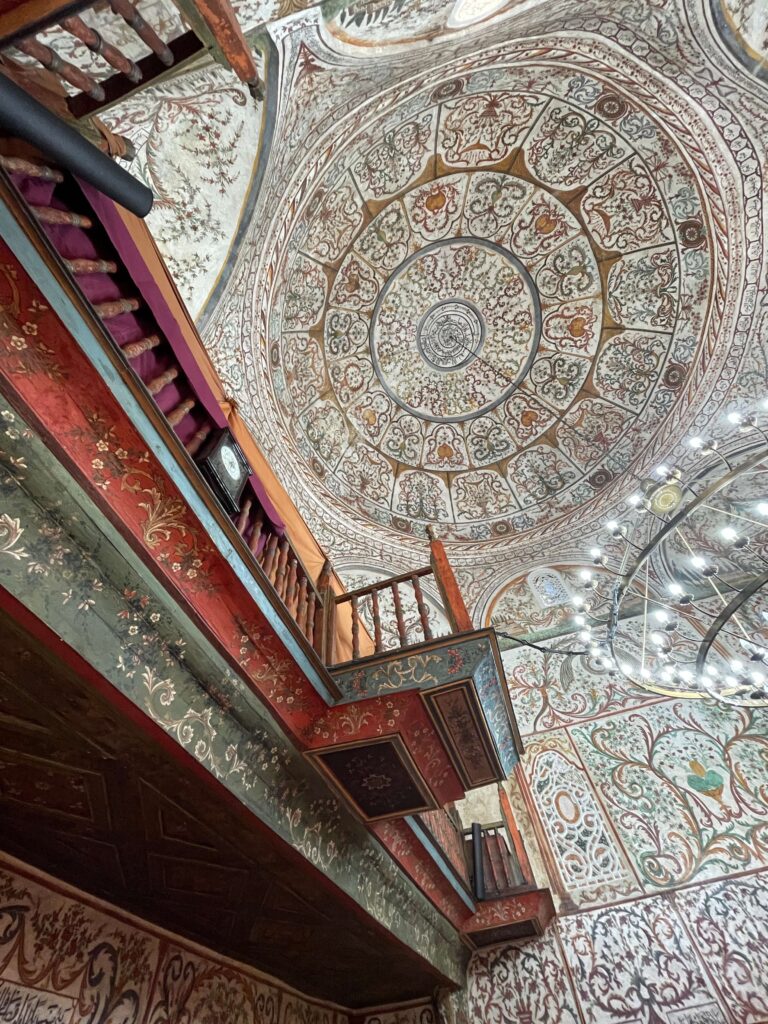Gewölbemalereien in einer Moschee