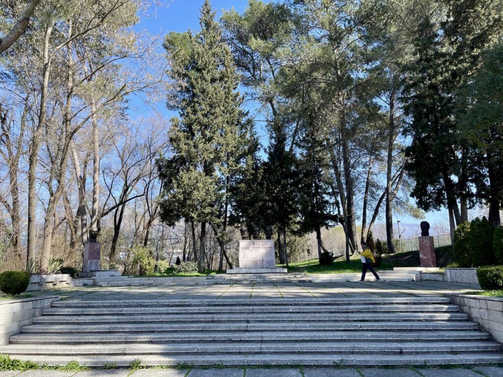 Denkmahl im Park von Tirana