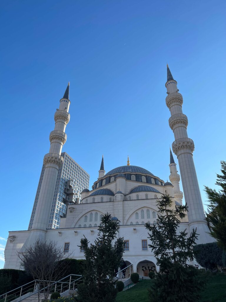 Große Moschee mit Türmen