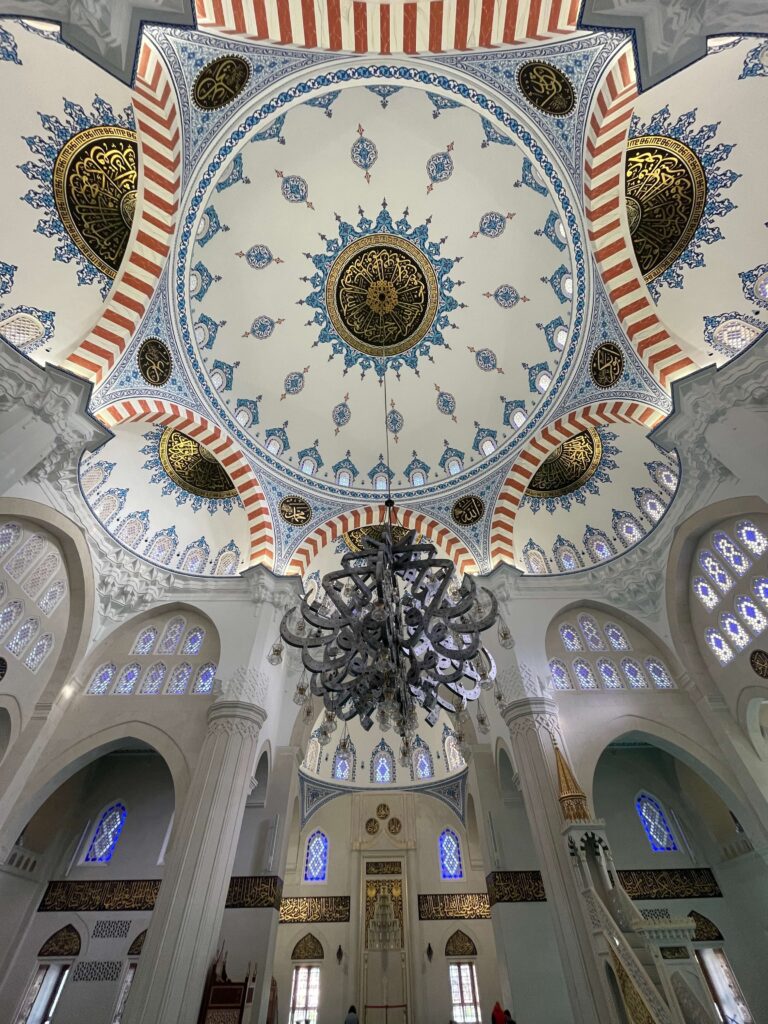 Deckenkunst in einer Moschee