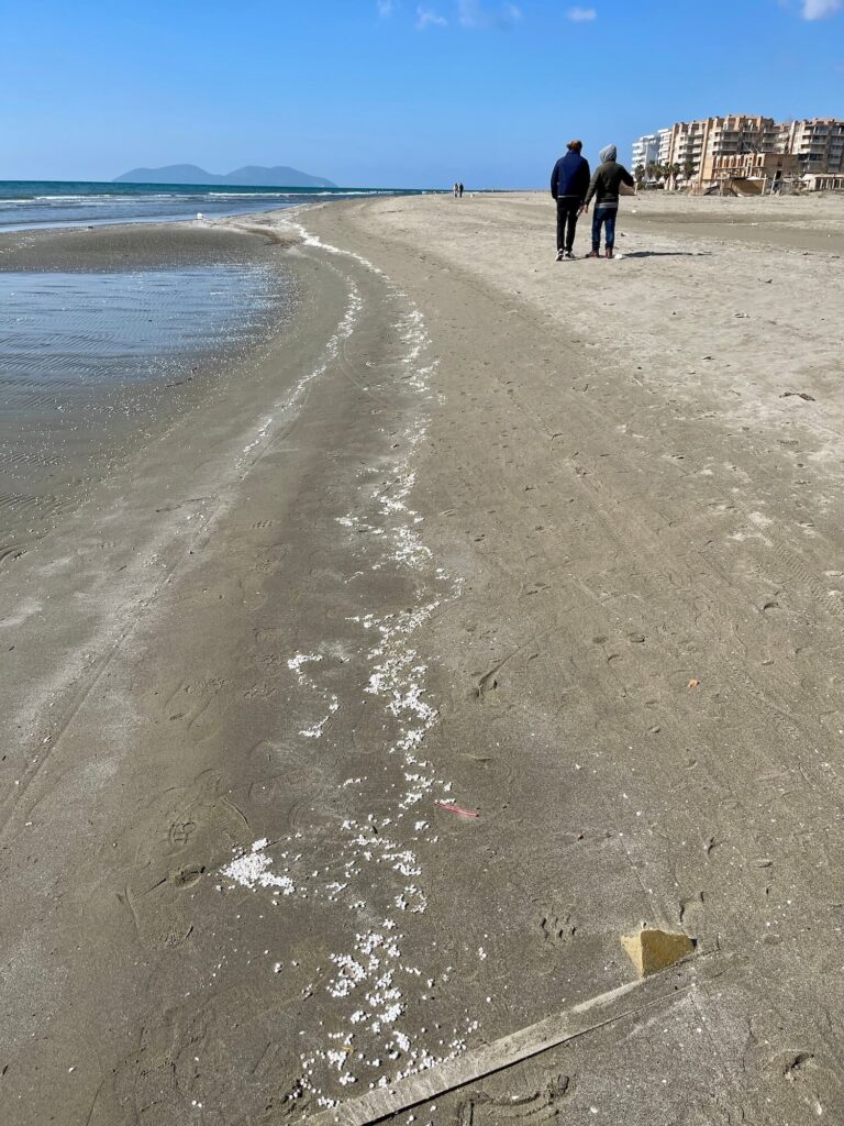 Styropor am Strand