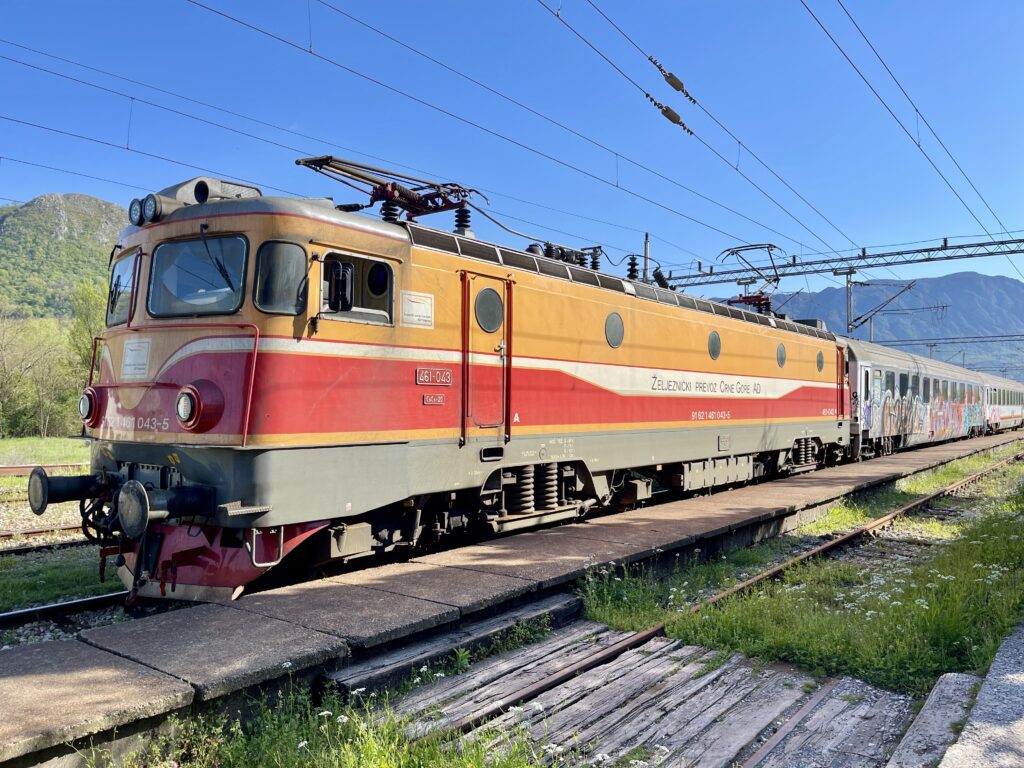 Alte Lokomotive in Montenegro