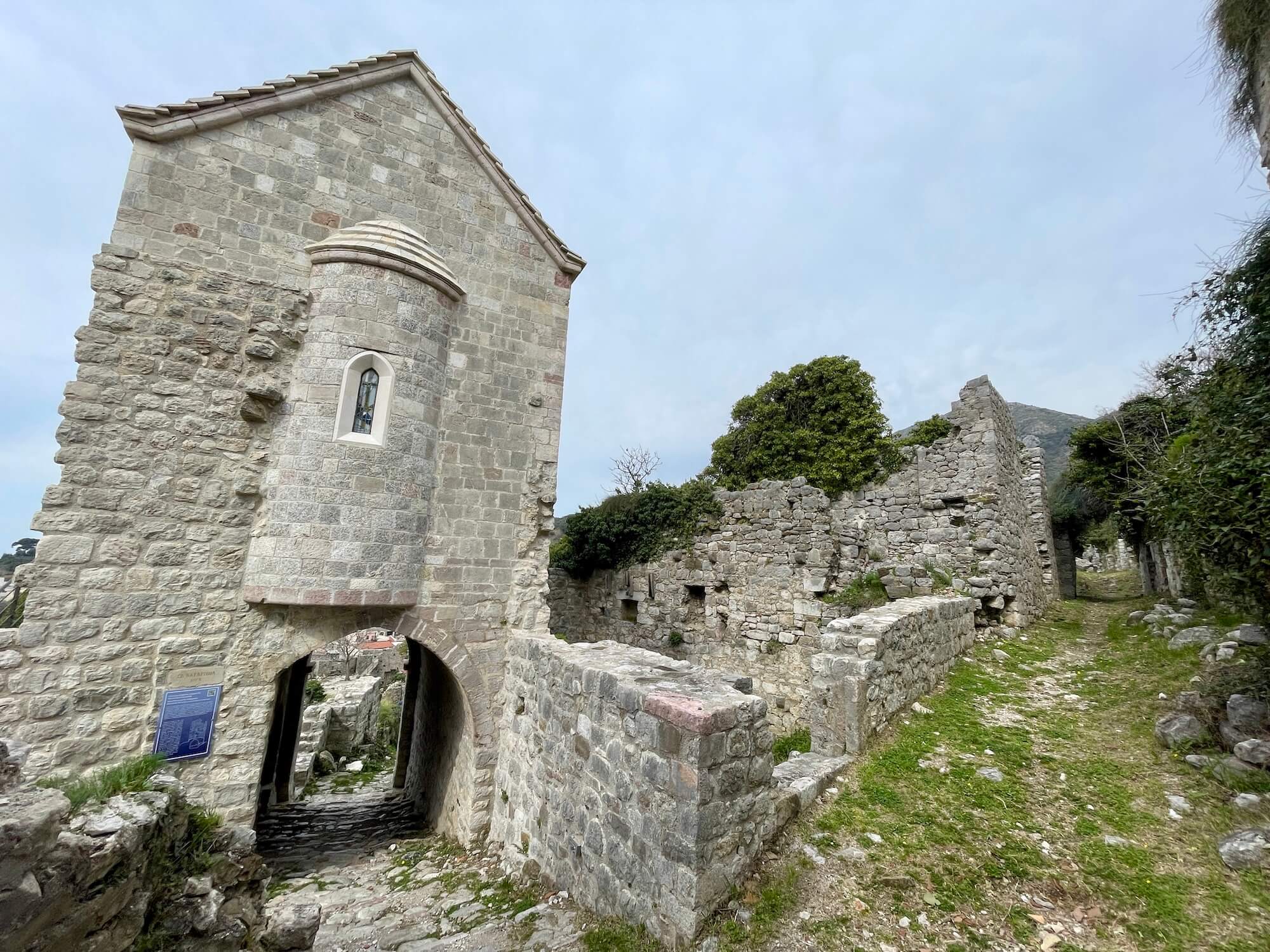 Stari Grad Bar, Montenegro: Lohnt sich die Altstadt von Bar ...