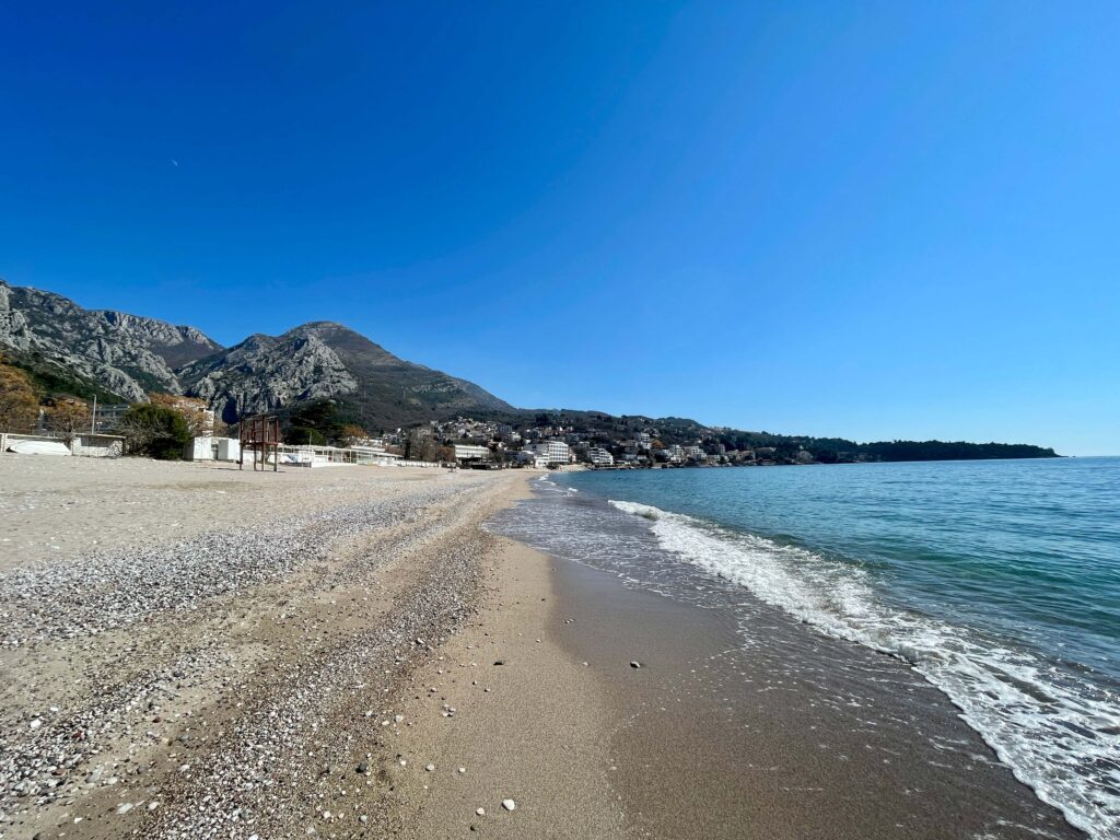 Strand und Berge
