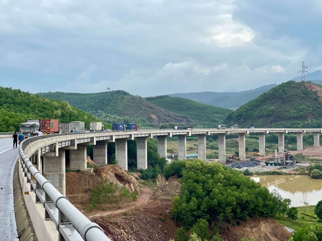 Autobahn Vietnam Unfall
