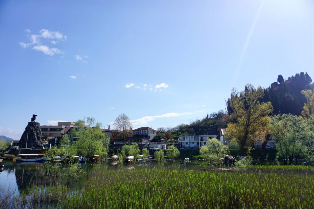 Virpazar am Skadar-See in Montenegro