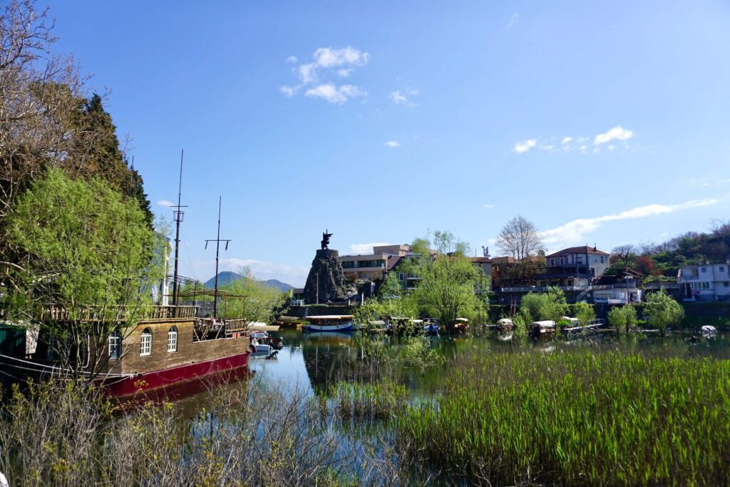 Virpazar am Skadar-See in Montenegro