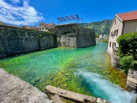 Wassergraben Altstadt Kotor