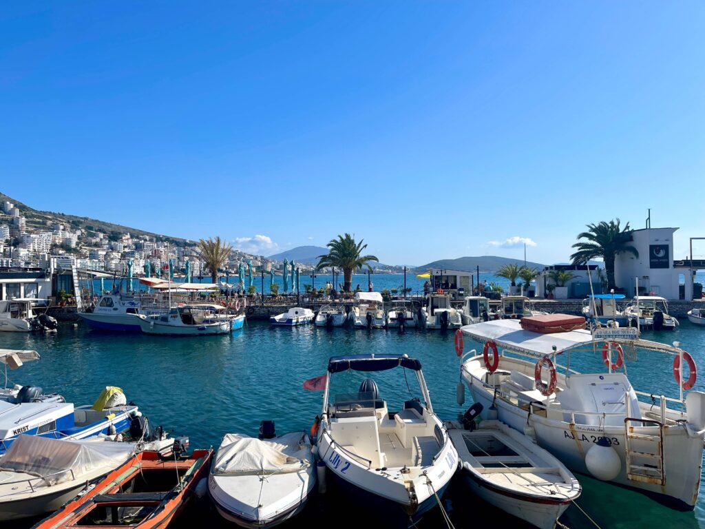 Boote vor Saranda Albanien