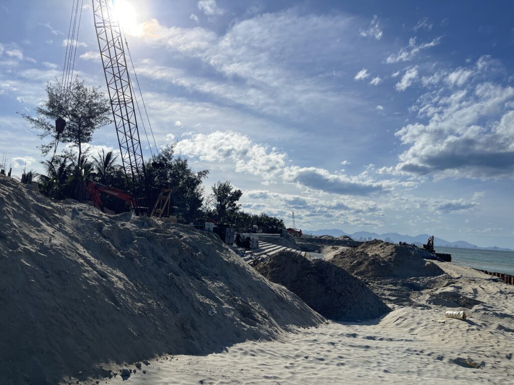 Hoi An Overtourism Baustelle am Strand