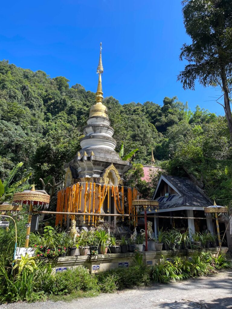 Tempel in Mae Kampong