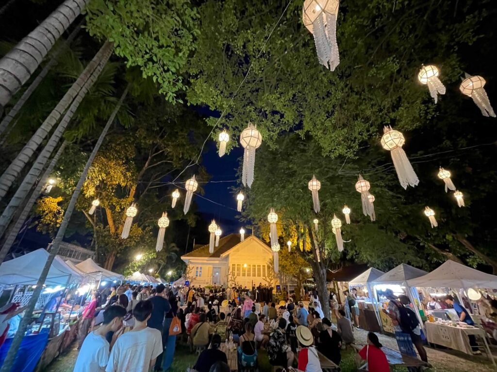 Sunday Night Market bei Nacht